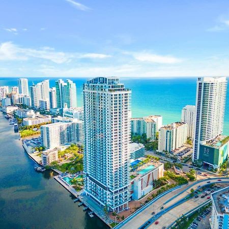 Wrap Around Balcony - Insane Views - Amazing Pools Apartment ฮอลลีวูด ภายนอก รูปภาพ
