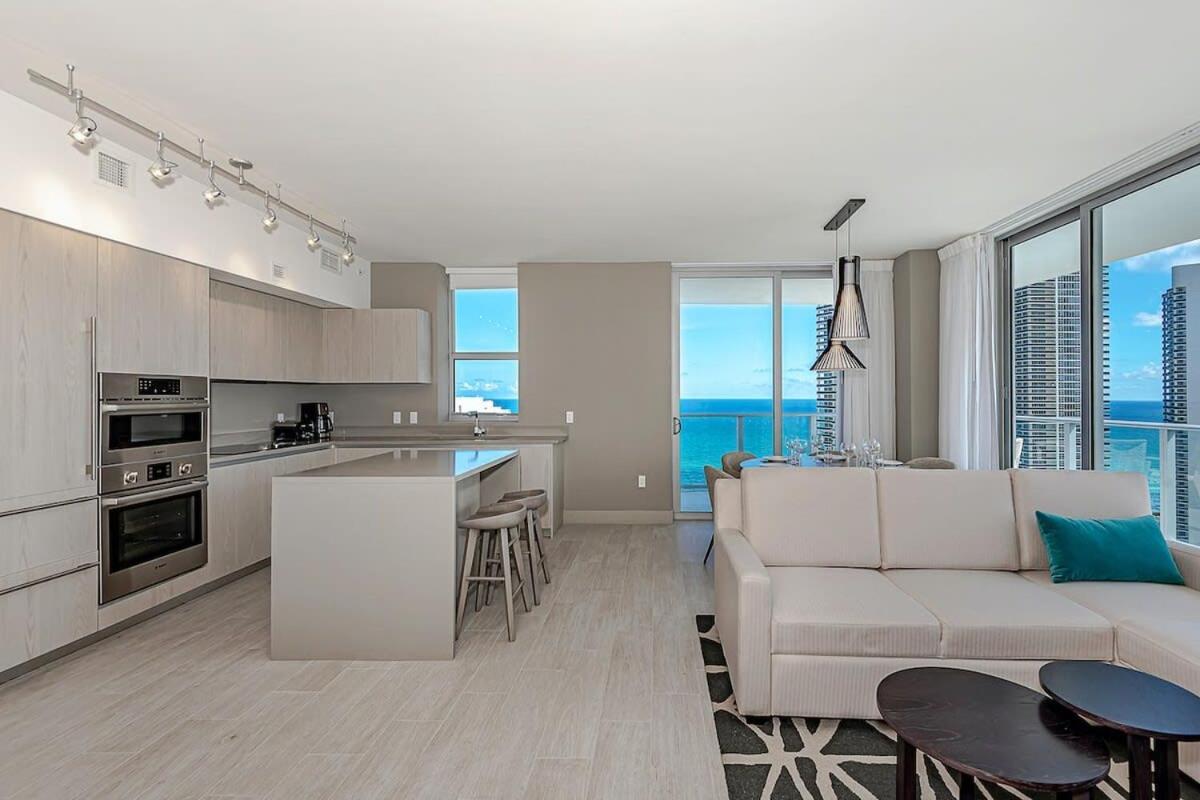 Wrap Around Balcony - Insane Views - Amazing Pools Apartment ฮอลลีวูด ภายนอก รูปภาพ