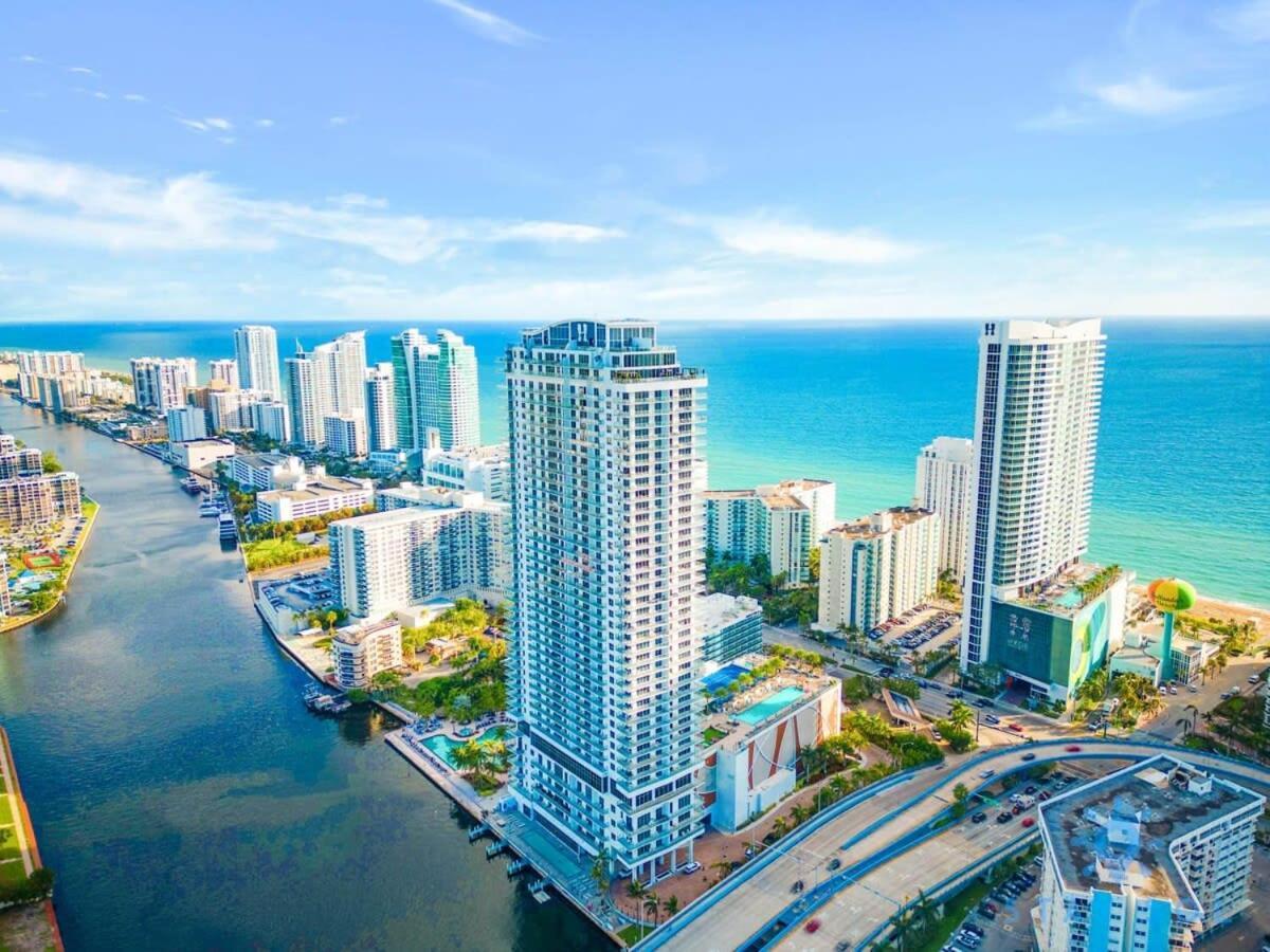 Wrap Around Balcony - Insane Views - Amazing Pools Apartment ฮอลลีวูด ภายนอก รูปภาพ