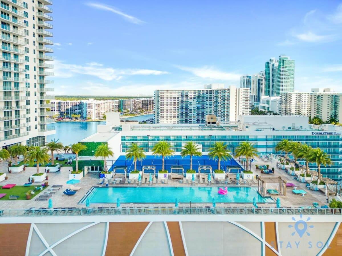 Wrap Around Balcony - Insane Views - Amazing Pools Apartment ฮอลลีวูด ภายนอก รูปภาพ