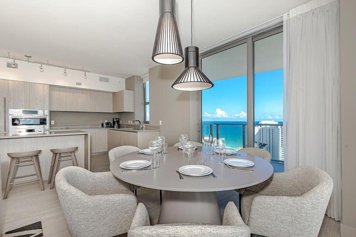 Wrap Around Balcony - Insane Views - Amazing Pools Apartment ฮอลลีวูด ภายนอก รูปภาพ
