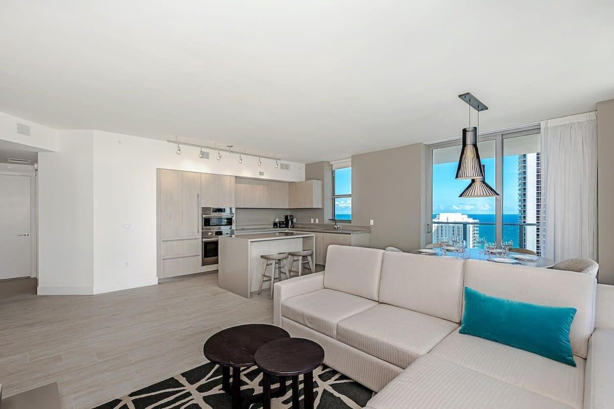 Wrap Around Balcony - Insane Views - Amazing Pools Apartment ฮอลลีวูด ภายนอก รูปภาพ