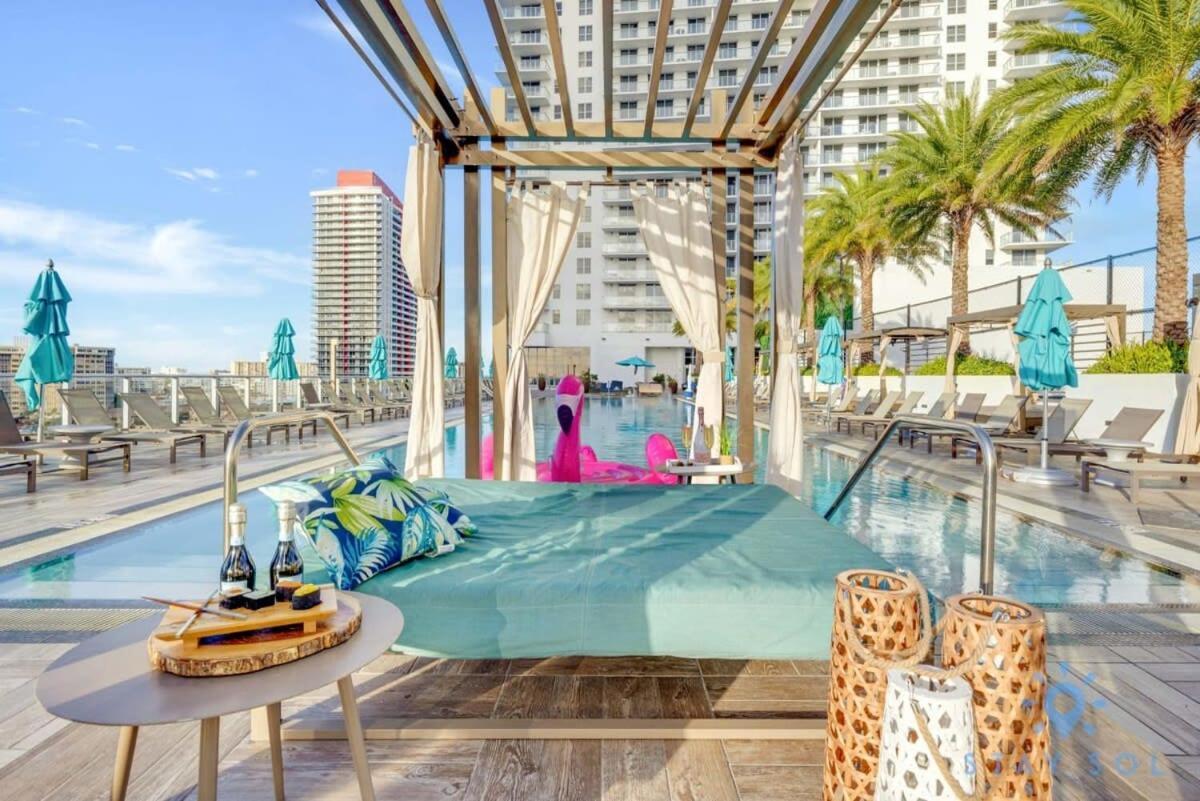 Wrap Around Balcony - Insane Views - Amazing Pools Apartment ฮอลลีวูด ภายนอก รูปภาพ