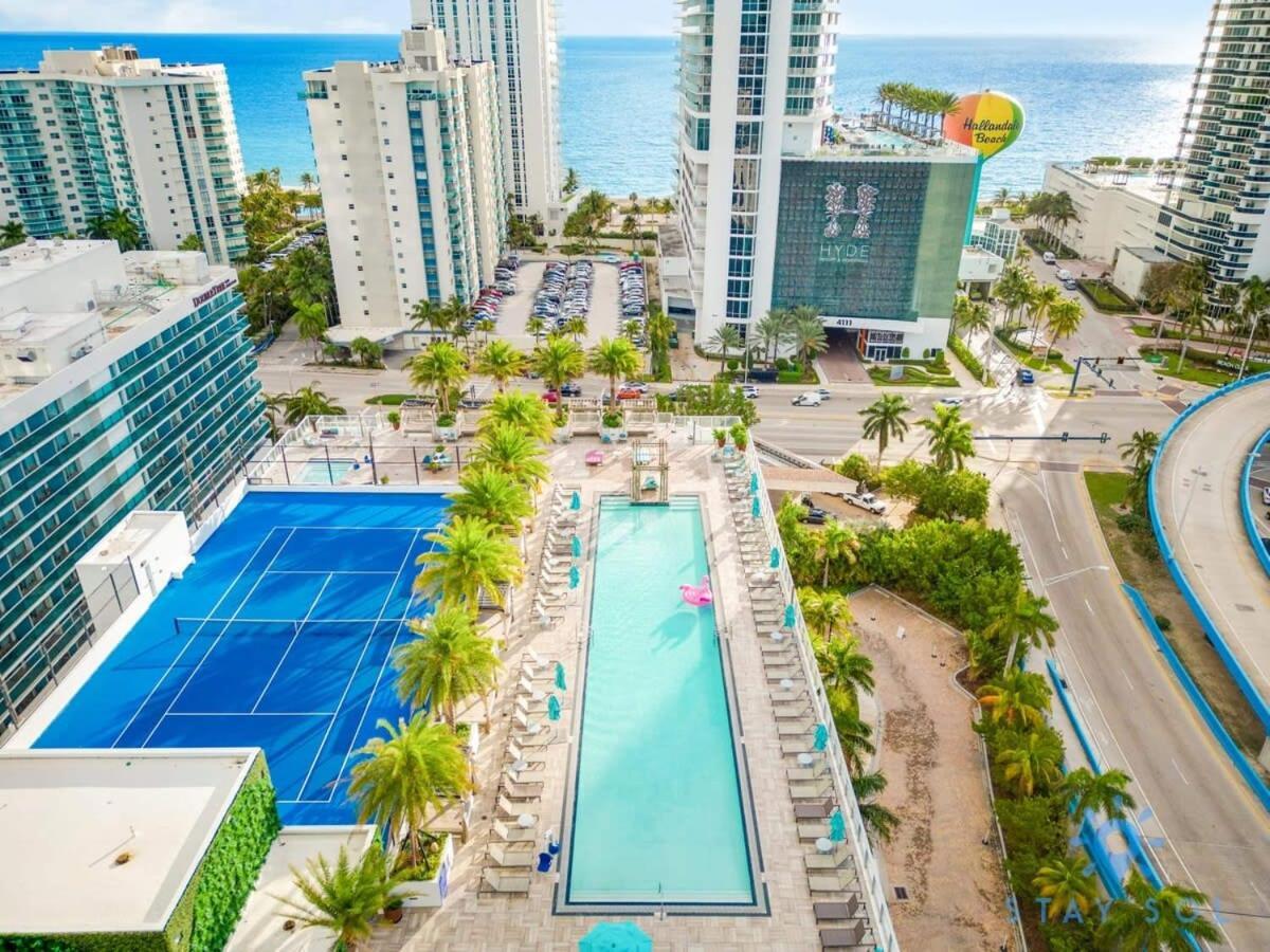 Wrap Around Balcony - Insane Views - Amazing Pools Apartment ฮอลลีวูด ภายนอก รูปภาพ