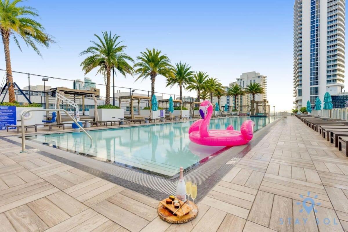 Wrap Around Balcony - Insane Views - Amazing Pools Apartment ฮอลลีวูด ภายนอก รูปภาพ