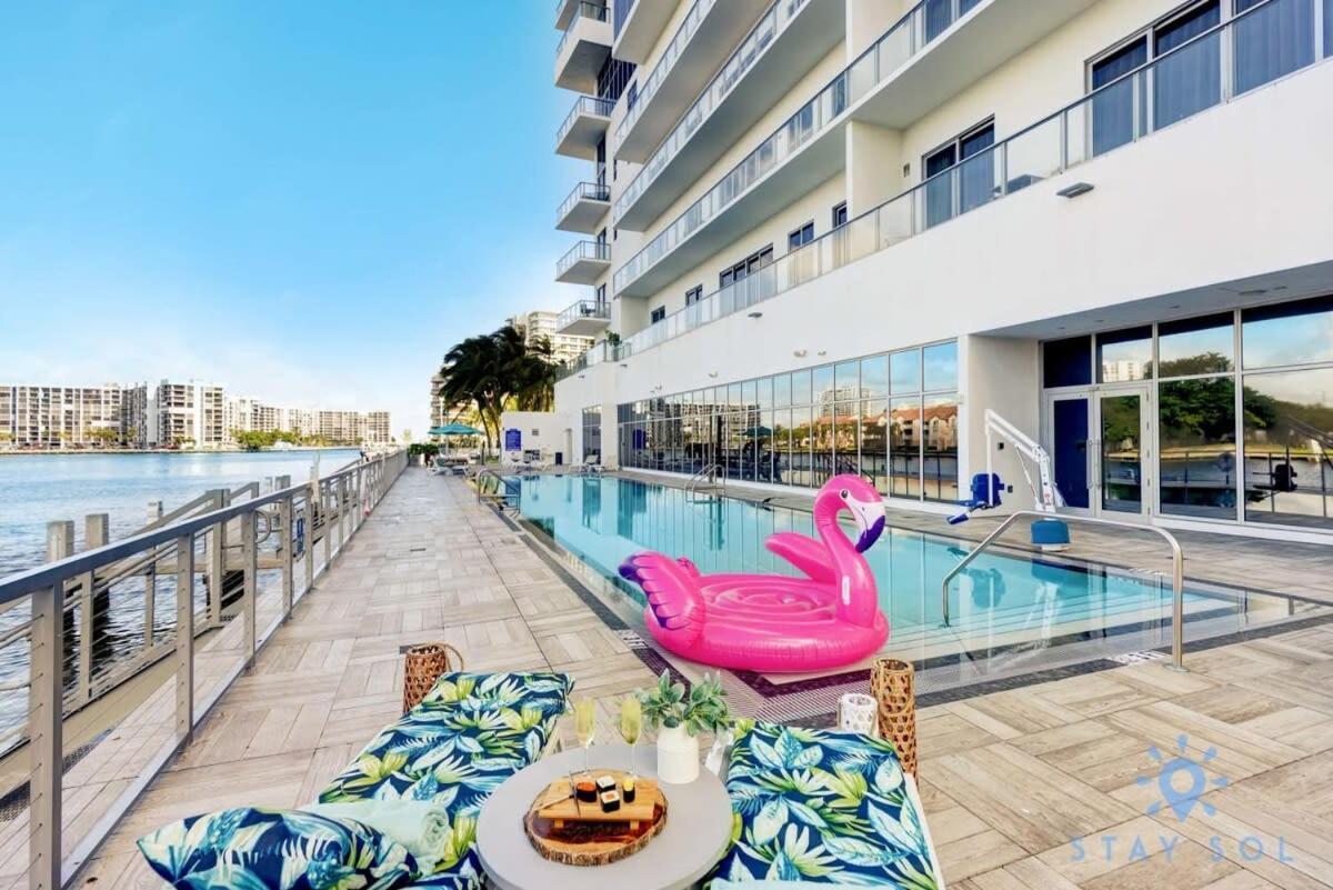 Wrap Around Balcony - Insane Views - Amazing Pools Apartment ฮอลลีวูด ภายนอก รูปภาพ