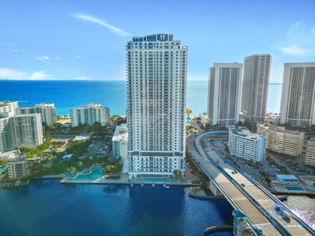 Wrap Around Balcony - Insane Views - Amazing Pools Apartment ฮอลลีวูด ภายนอก รูปภาพ