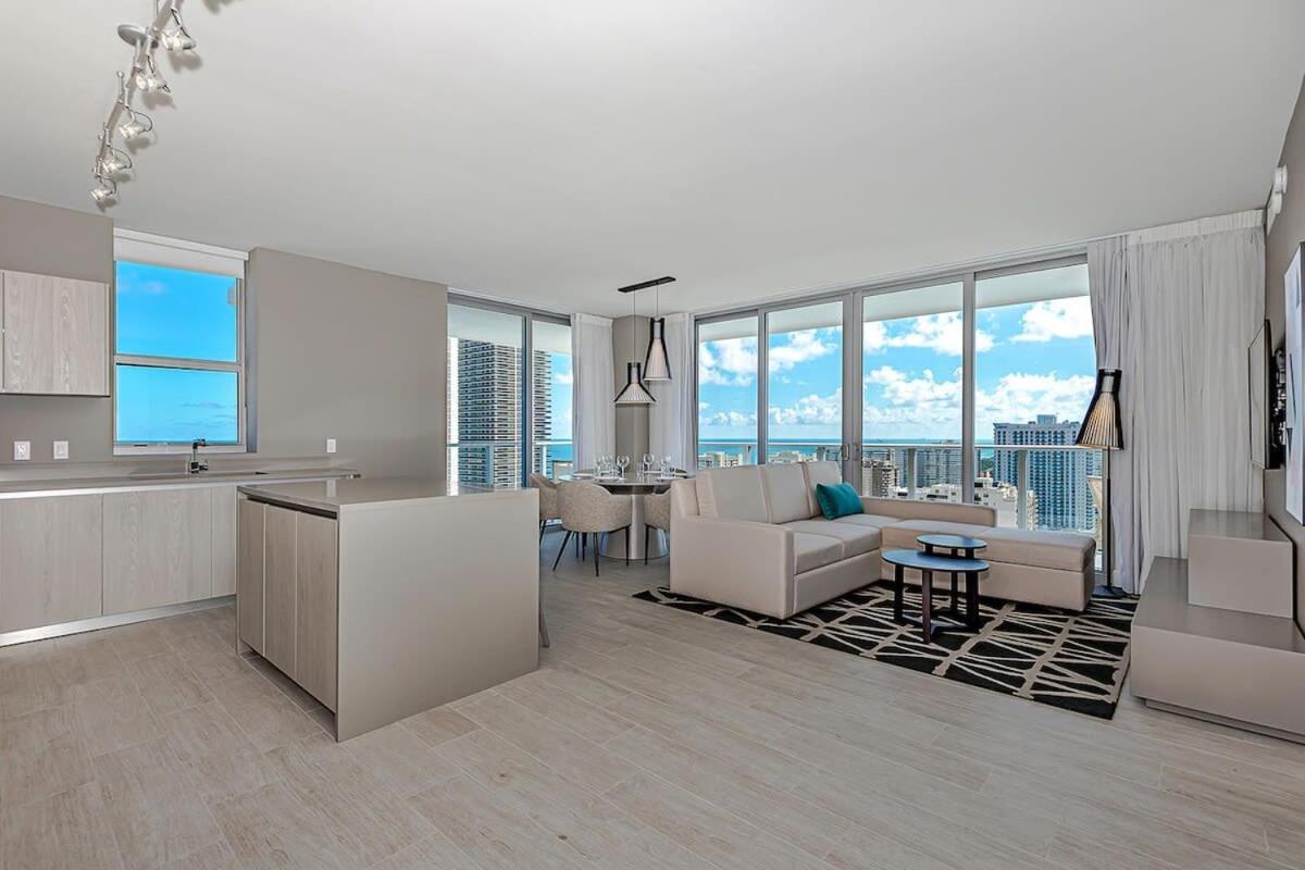 Wrap Around Balcony - Insane Views - Amazing Pools Apartment ฮอลลีวูด ภายนอก รูปภาพ
