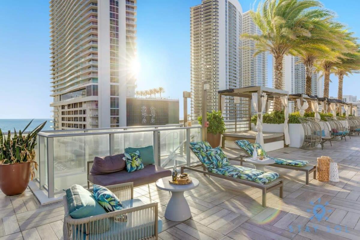 Wrap Around Balcony - Insane Views - Amazing Pools Apartment ฮอลลีวูด ภายนอก รูปภาพ
