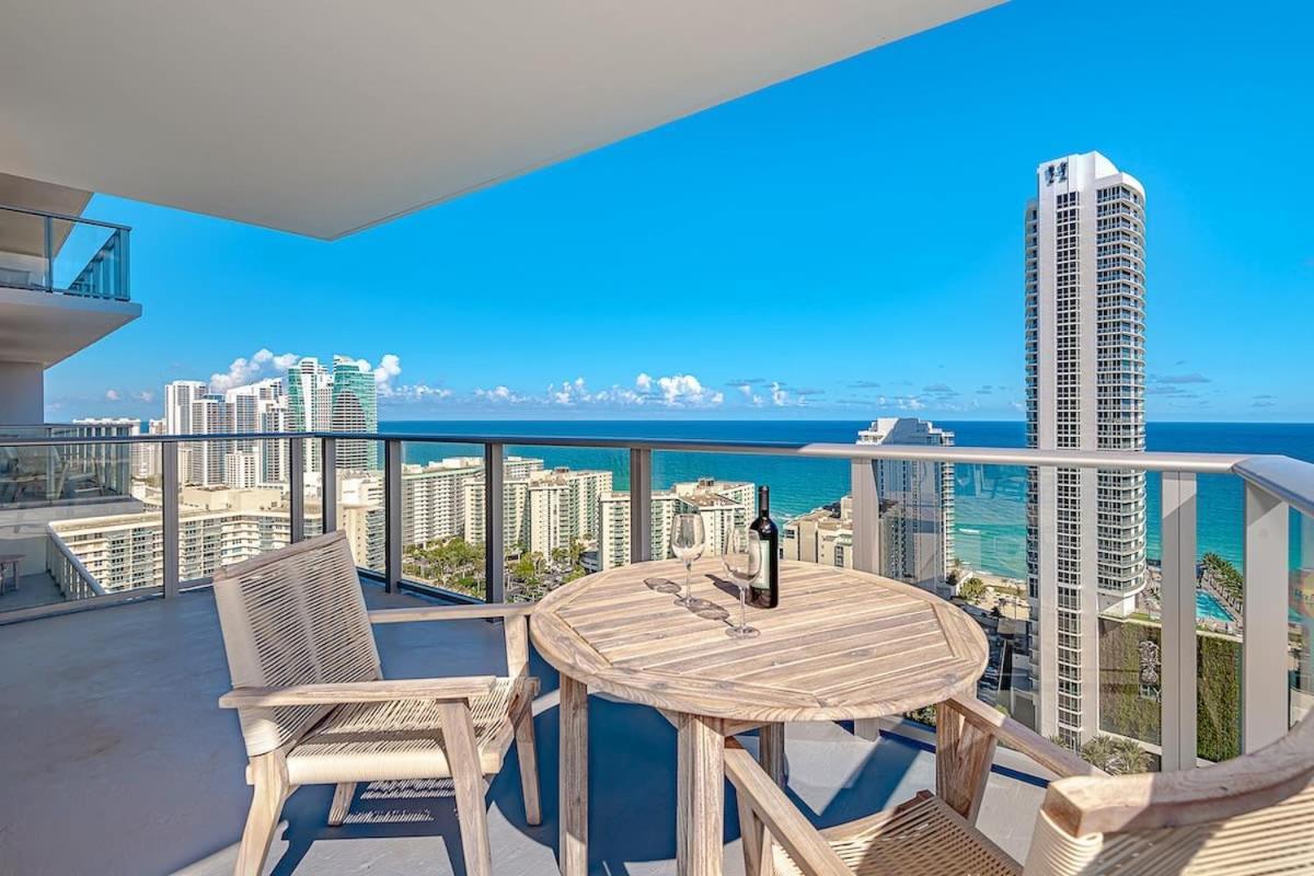 Wrap Around Balcony - Insane Views - Amazing Pools Apartment ฮอลลีวูด ภายนอก รูปภาพ