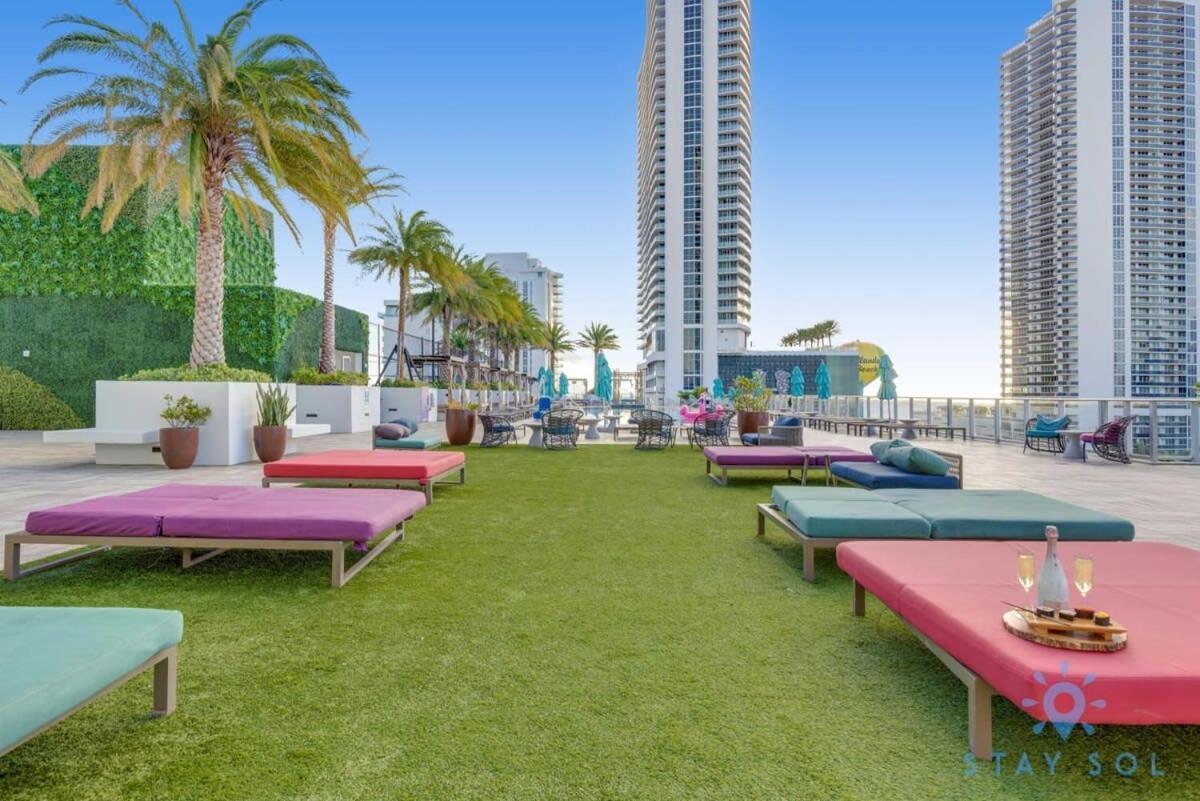 Wrap Around Balcony - Insane Views - Amazing Pools Apartment ฮอลลีวูด ภายนอก รูปภาพ