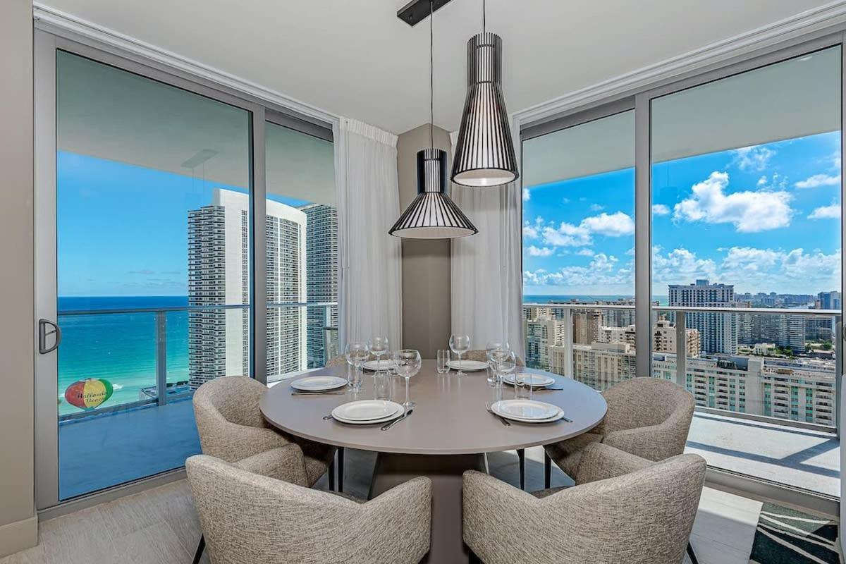 Wrap Around Balcony - Insane Views - Amazing Pools Apartment ฮอลลีวูด ภายนอก รูปภาพ