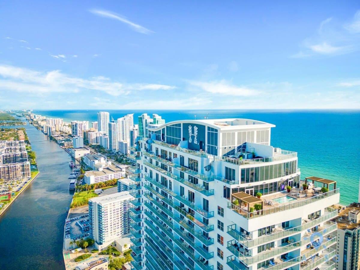 Wrap Around Balcony - Insane Views - Amazing Pools Apartment ฮอลลีวูด ภายนอก รูปภาพ