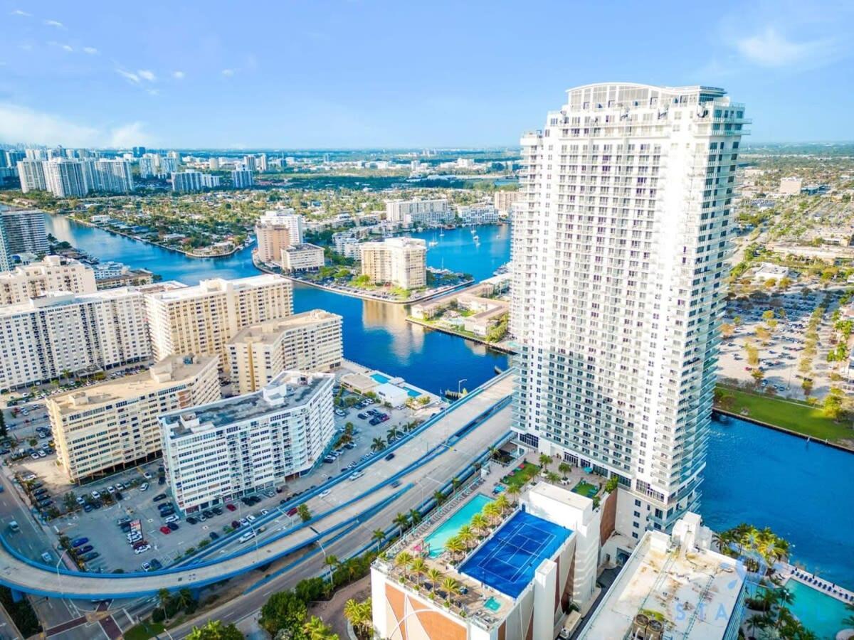 Wrap Around Balcony - Insane Views - Amazing Pools Apartment ฮอลลีวูด ภายนอก รูปภาพ