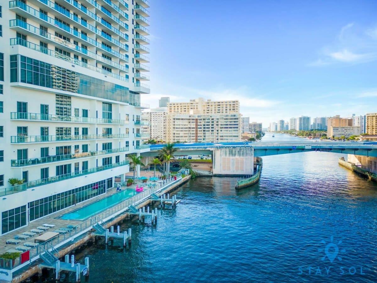 Wrap Around Balcony - Insane Views - Amazing Pools Apartment ฮอลลีวูด ภายนอก รูปภาพ